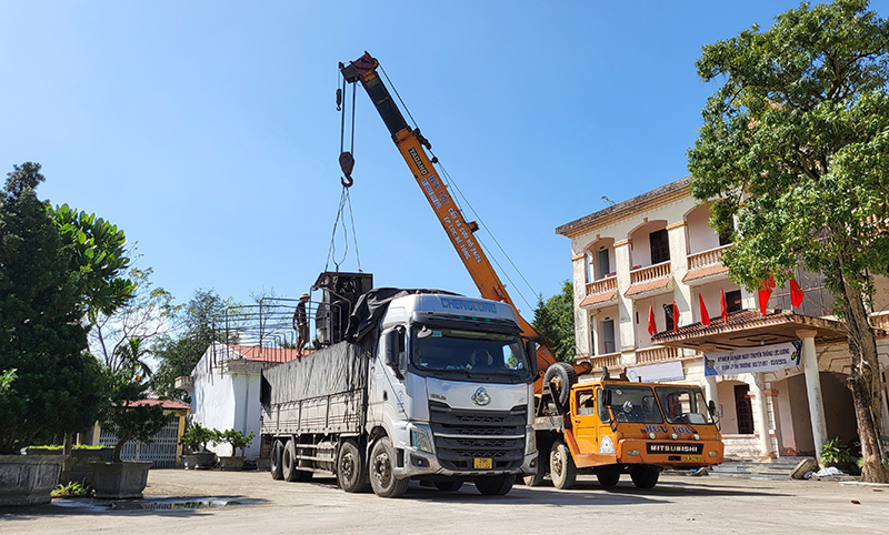 Đội QLTT số 7 tiến hành khám phương tiện vận tải