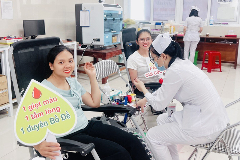 Hàng nghìn lượt người đã tình nguyện hiến những giọt máu quý giá, cứu sống nhiều bệnh nhân.