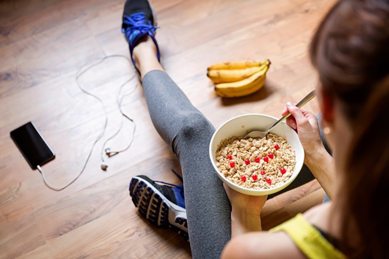 Sau buổi tập Gym bạn nên bổ sung các thực phẩm đủ dinh dưỡng.