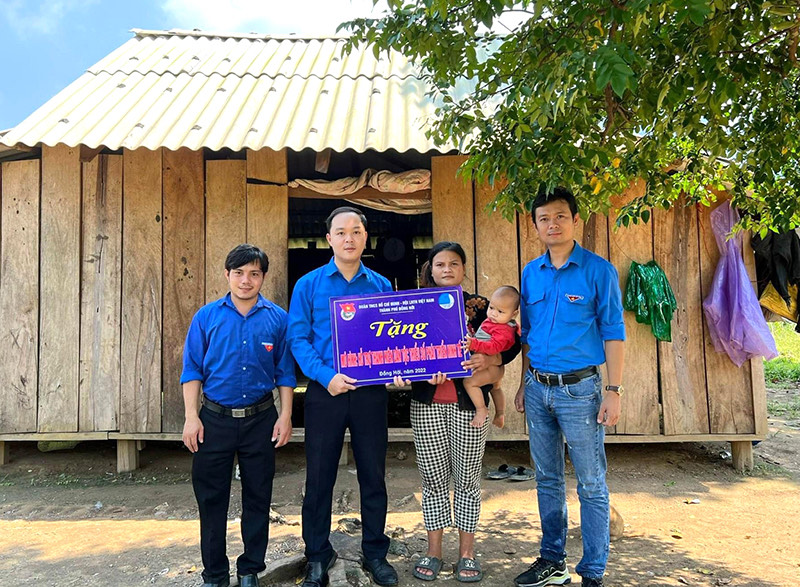 Thực hiện chương trình hỗ trợ thanh niên vùng đồng bào dân tộc thiểu số phát triển kinh tế.