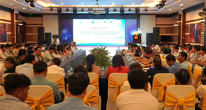Quang cảnh diễn đàn.