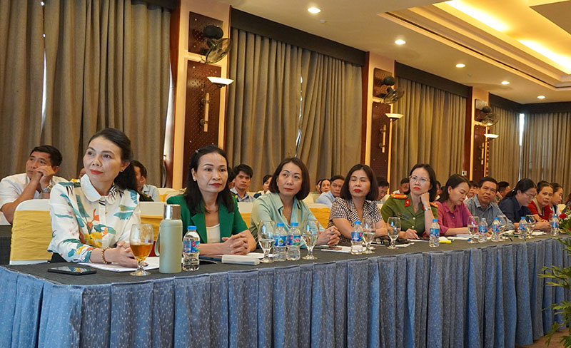 Các đại biểu tham dự diễn đàn.