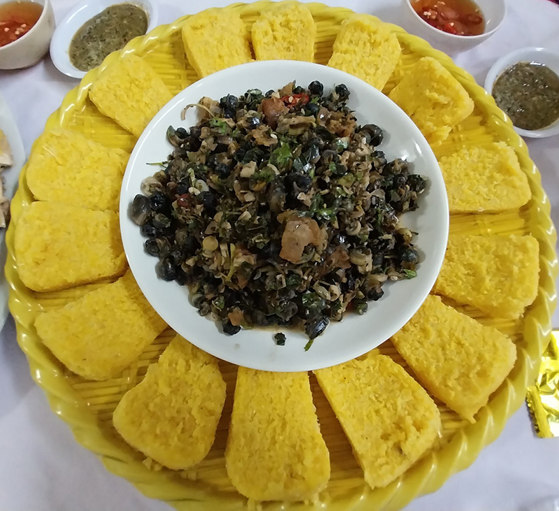 Ốc đực được chế biến theo nhiều cách và thường ăn kèm với bồi.