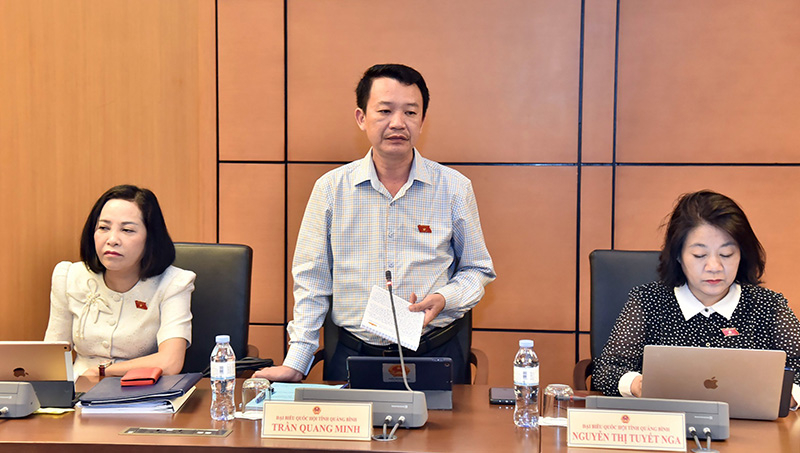Đại biểu Trần Quang Minh thảo luận tại tổ 