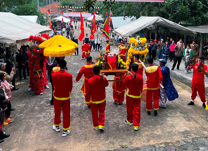 Lễ hội rước nước tại chùa Kim Phong - núi Thần Đinh.