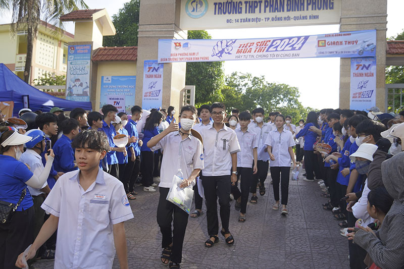 Kỳ thi tuyển sinh vào lớp 10 THPT năm học 2024-2025 thu hút trên 13.400 thí sinh toàn tỉnh dự thi