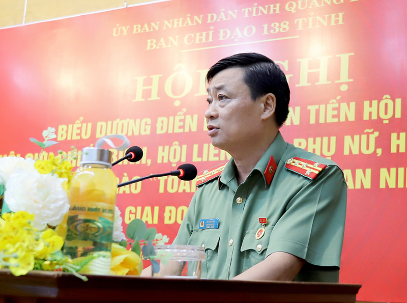 Đồng chí Đại tá Lê Văn Hóa, Phó Giám đốc Công an tỉnh phát biểu khai mạc hội nghị