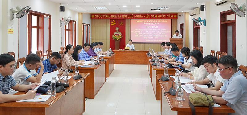 Quang cảnh buổi họp báo.