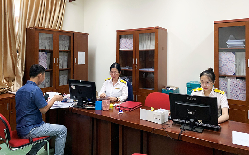 Ngành Thuế tỉnh tiếp tục đẩy mạnh cải cách thủ tục hành chính, tích cực hỗ trợ người nộp thuế.