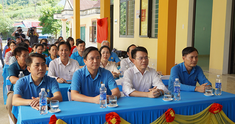 Các đại biểu tham dự lễ khánh thành.