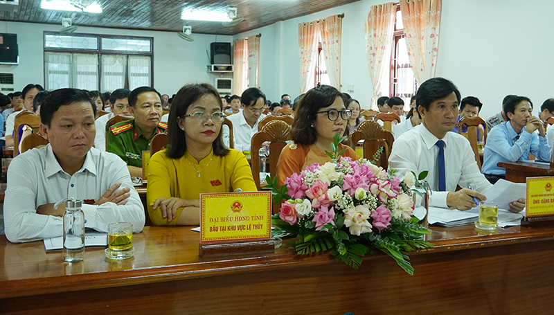 Các đại biểu tham dự kỳ họp.