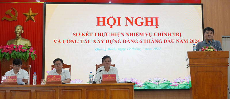 Đại biểu phát biểu ý kiến tại hội nghị.