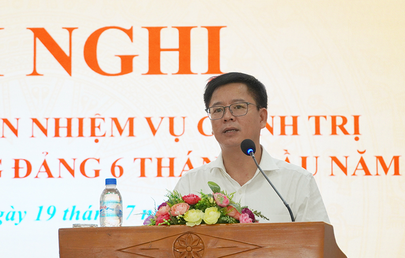 Đồng chí Bí thư Đảng ủy Khối doanh nghiệp tỉnh Phạm Quang Ánh phát biểu kết luận hội nghị.