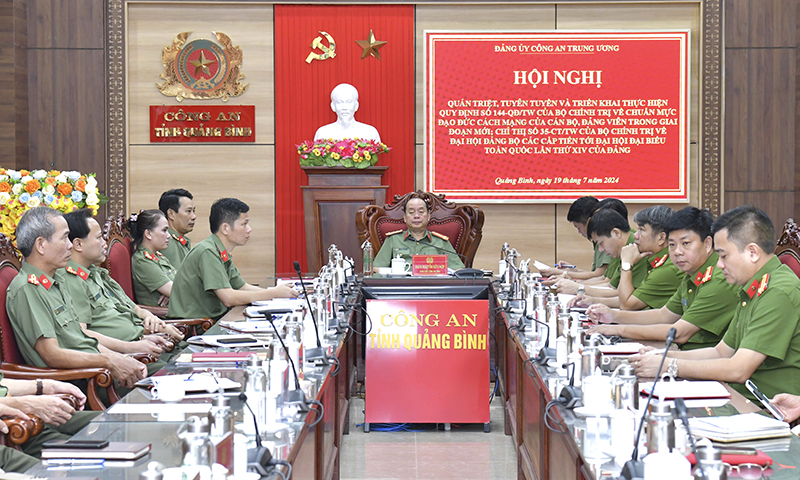 Các đại biểu tham dự hội nghị tại điểm cầu Công an tỉnh.