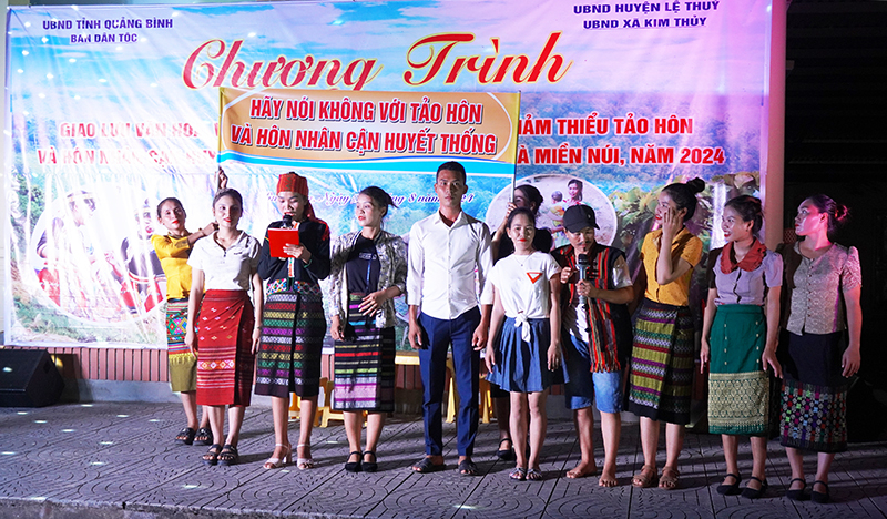 Một tiểu phẩm được biểu diễn tại chương trình.