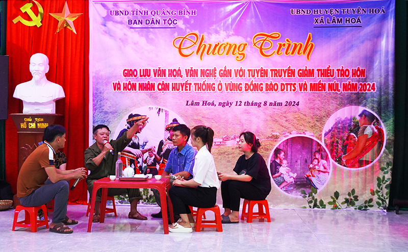 Một tiểu phẩm được biểu diễn tại chương trình.