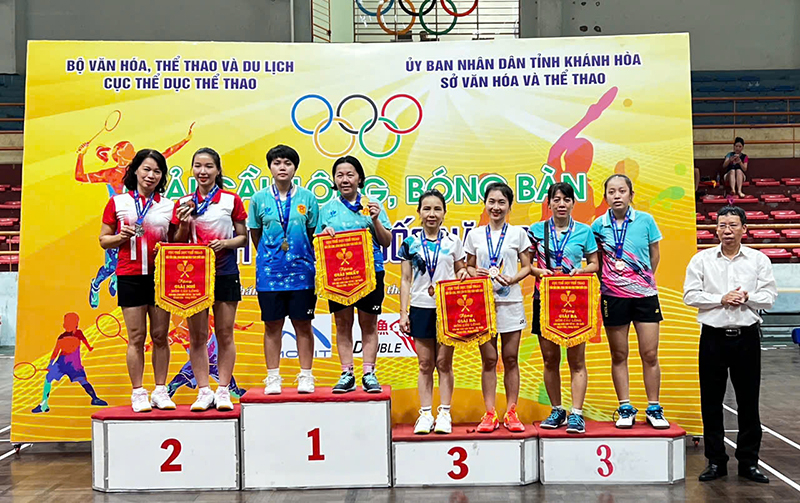 VĐV Nguyễn Thị Hồng Hợi và Nguyễn Thị Linh Trang giành huy chương đồng nội dung mẹ-con gái