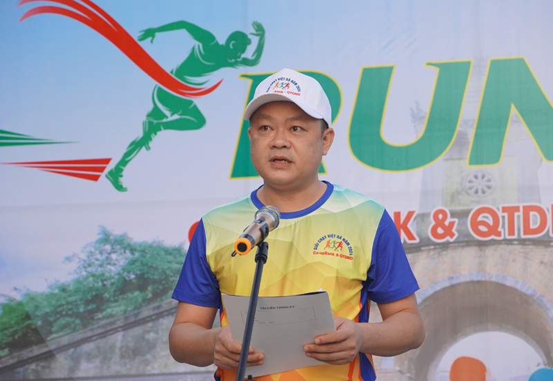 Đại diện lãnh đạo Co-opBank Quảng Bình khai mạc giải.