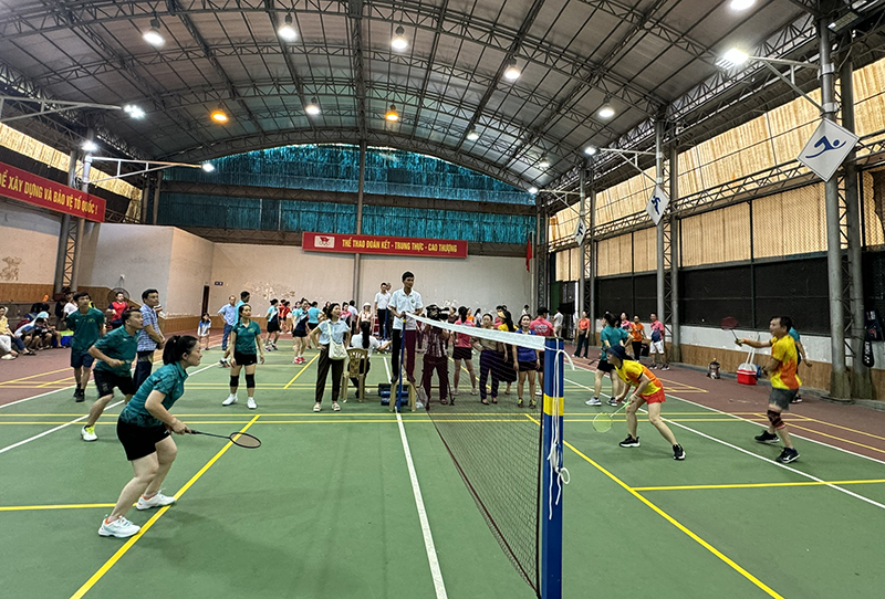 Các VĐV tham gia thi đấu nội dung đôi nam nữ lãnh đạo.