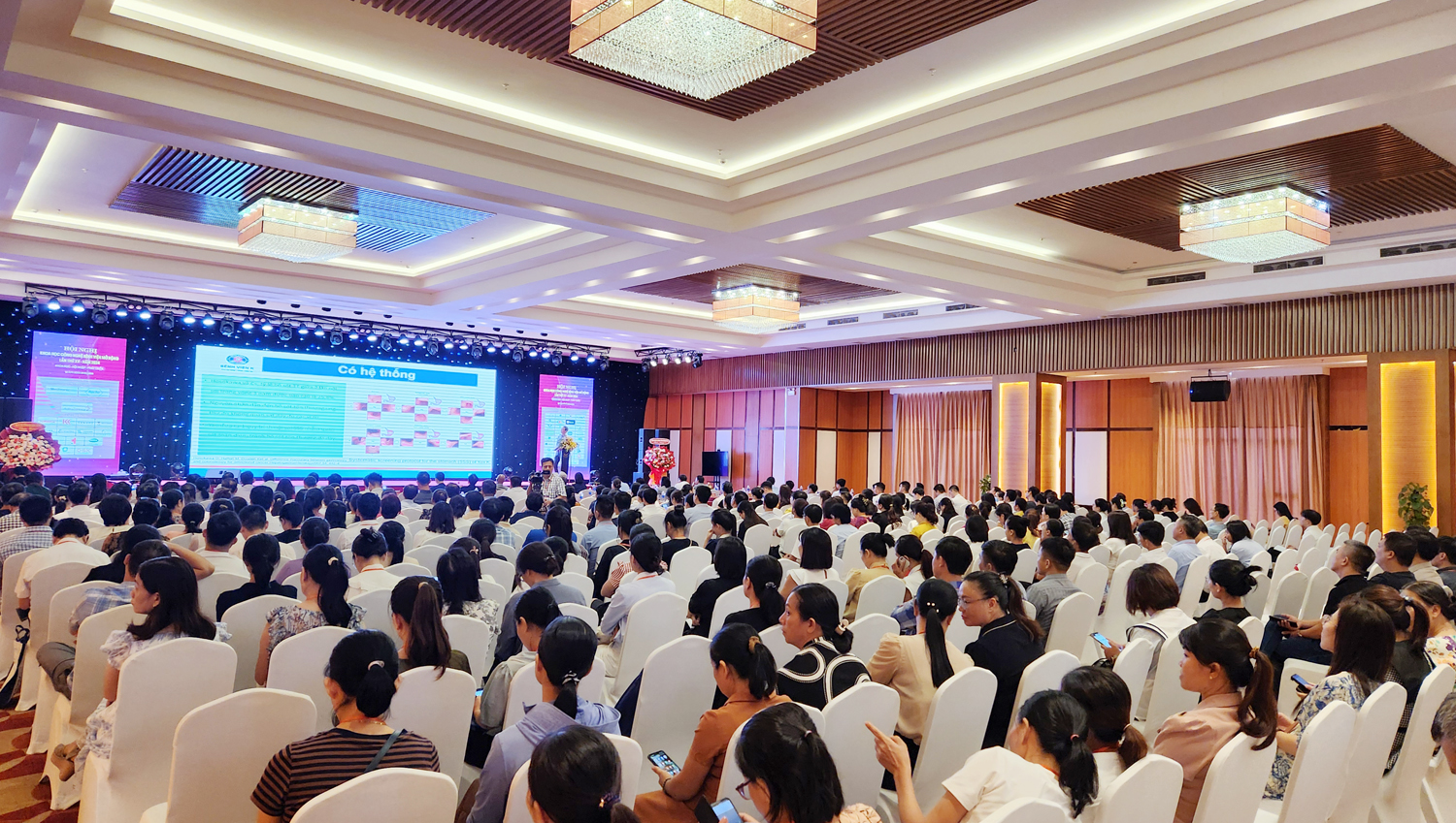 Toàn cảnh hội nghị khoa học.