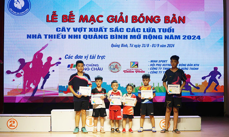 Ban tổ chức trao giải cho các VĐV đạt các giải phong cách, giải triển vọng và giải nhỏ tuổi nhất.