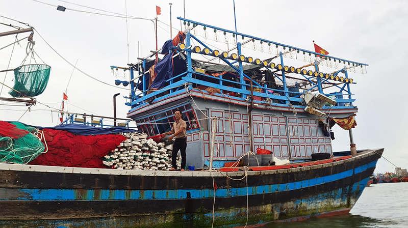 Ngư dân Nguyễn Văn Trung, phường Quảng Phúc đã có gần 40 năm bám biển, làm giàu từ biển.