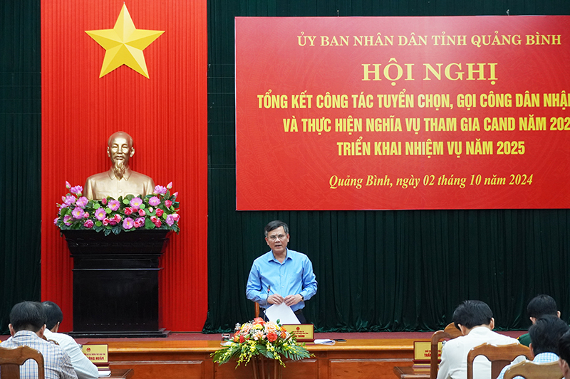 Đồng chí Chủ tịch UBND tỉnh Trần Thắng chủ trì hội nghị.