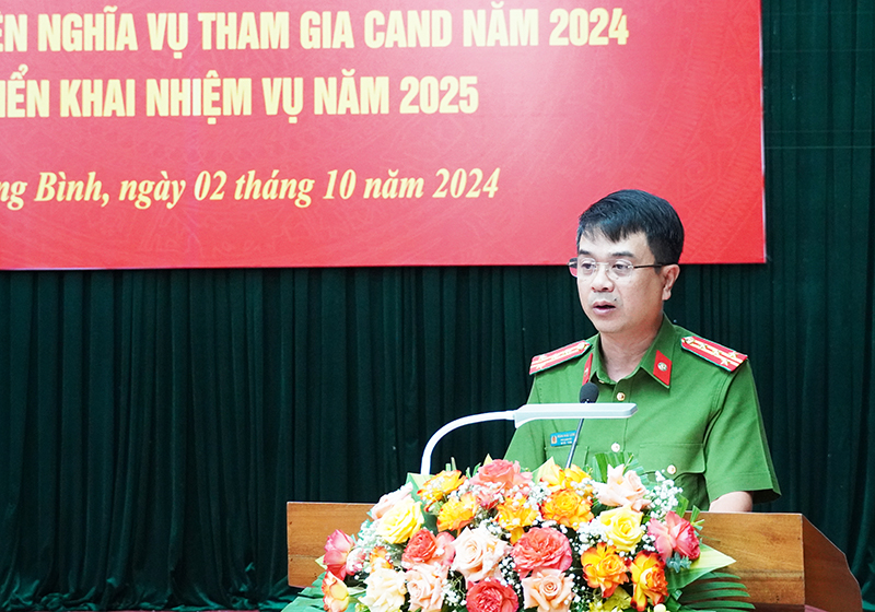 Đại biểu tham luận tại hội nghị/