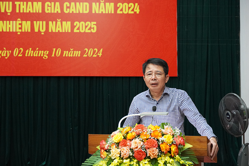 Đại biểu tham luận tại hội nghị.