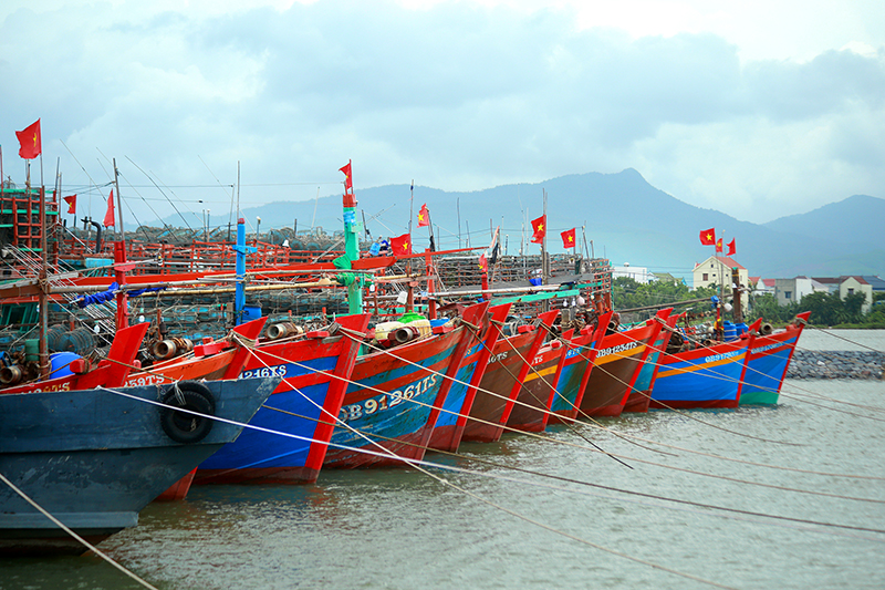 Bên nhau.