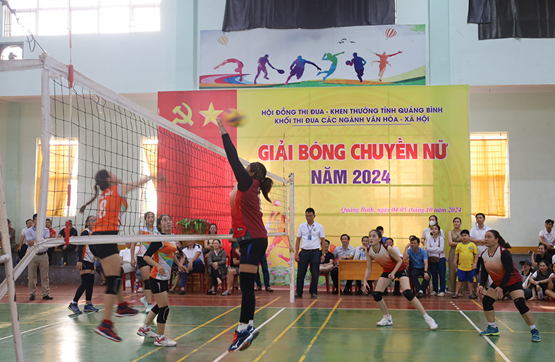 Trận chung kết giữa hai đội bóng Sở Y tế và Sở Giáo dục và Đào tạo.