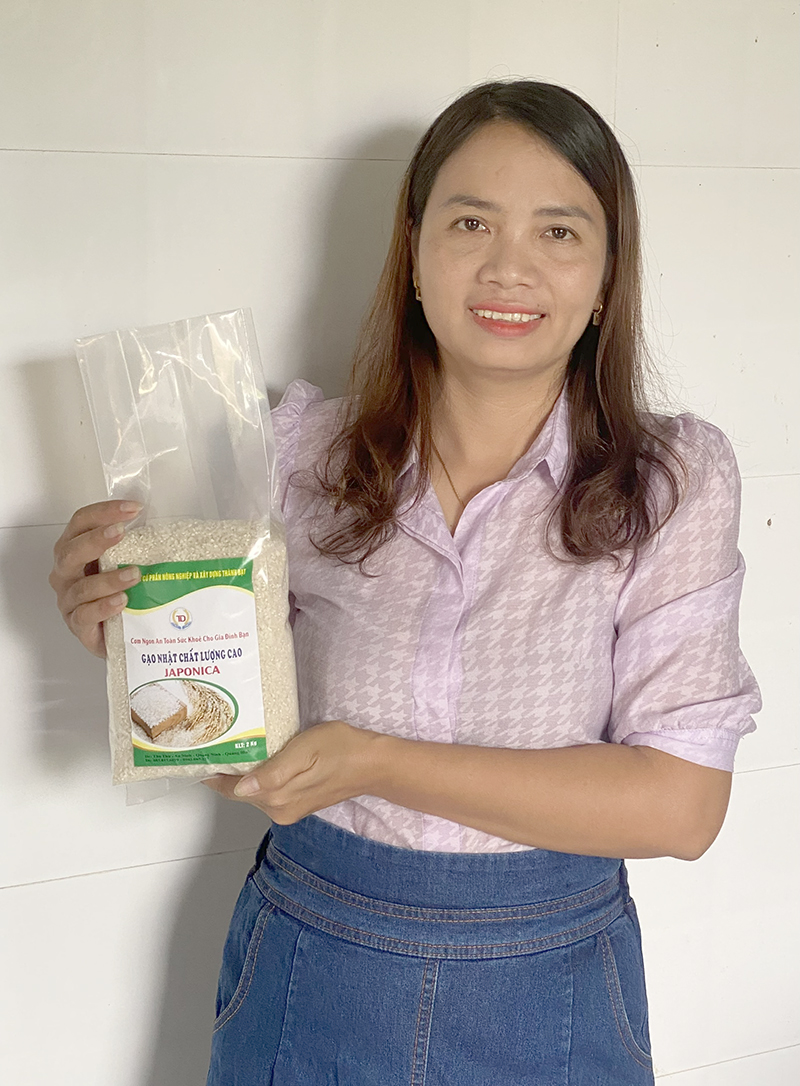 Chị Nguyễn Thị Thanh lựa chọn khởi nghiệp với nghề sản xuất lúa gạo.