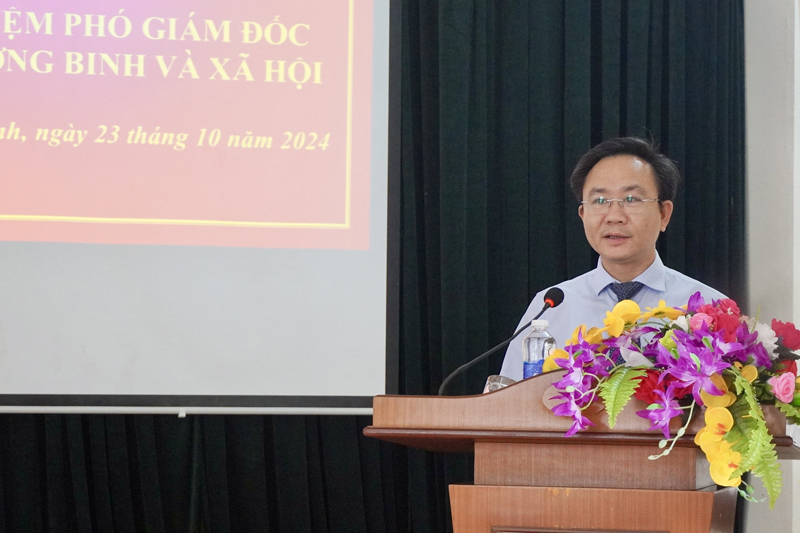 Đồng chí Phó Chủ tịch UBND tỉnh Hoàng Xuân Tân phát biểu tại buổi lễ.