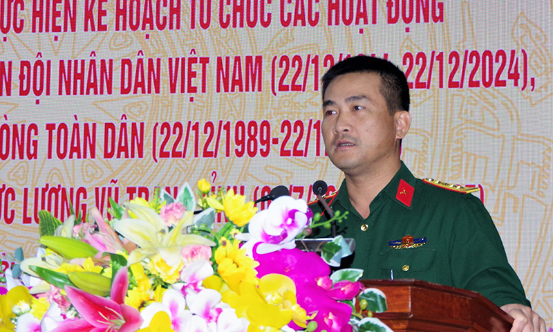 Đồng chí đại tá Đoàn Sinh Hòa, Ủy viên Ban Thường vụ Tỉnh ủy, Chỉ huy trưởng Bộ CHQS tỉnh phát biểu kết luận tại hội nghị.