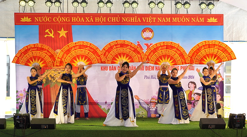 Tiết mục văn nghệ chào mừng.