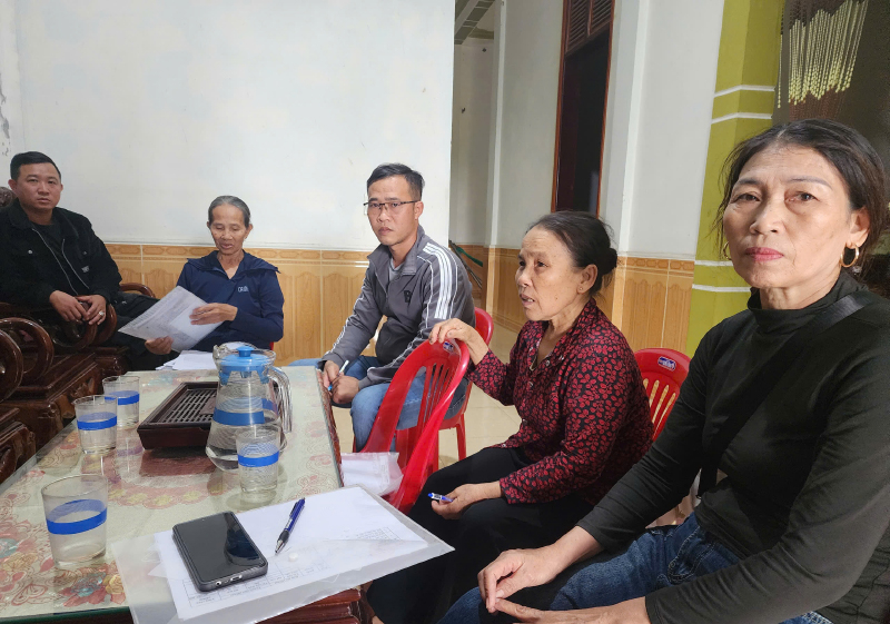 Một số hộ dân ở thôn Vịnh Sơn, xã Quảng Đông không đồng tình cách đền bù đất.