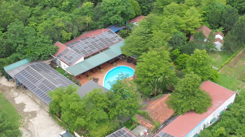 Đầu tư điện mặt trời tại các cơ sở du lịch giúp giảm chi phí vận hành và giảm lượng phát thải CO2 từ việc sử dụng điện năng. Ảnh: Oxalis