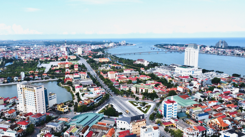 Diện mạo TP. Đồng Hới ngày càng khang trang, hiện đại.