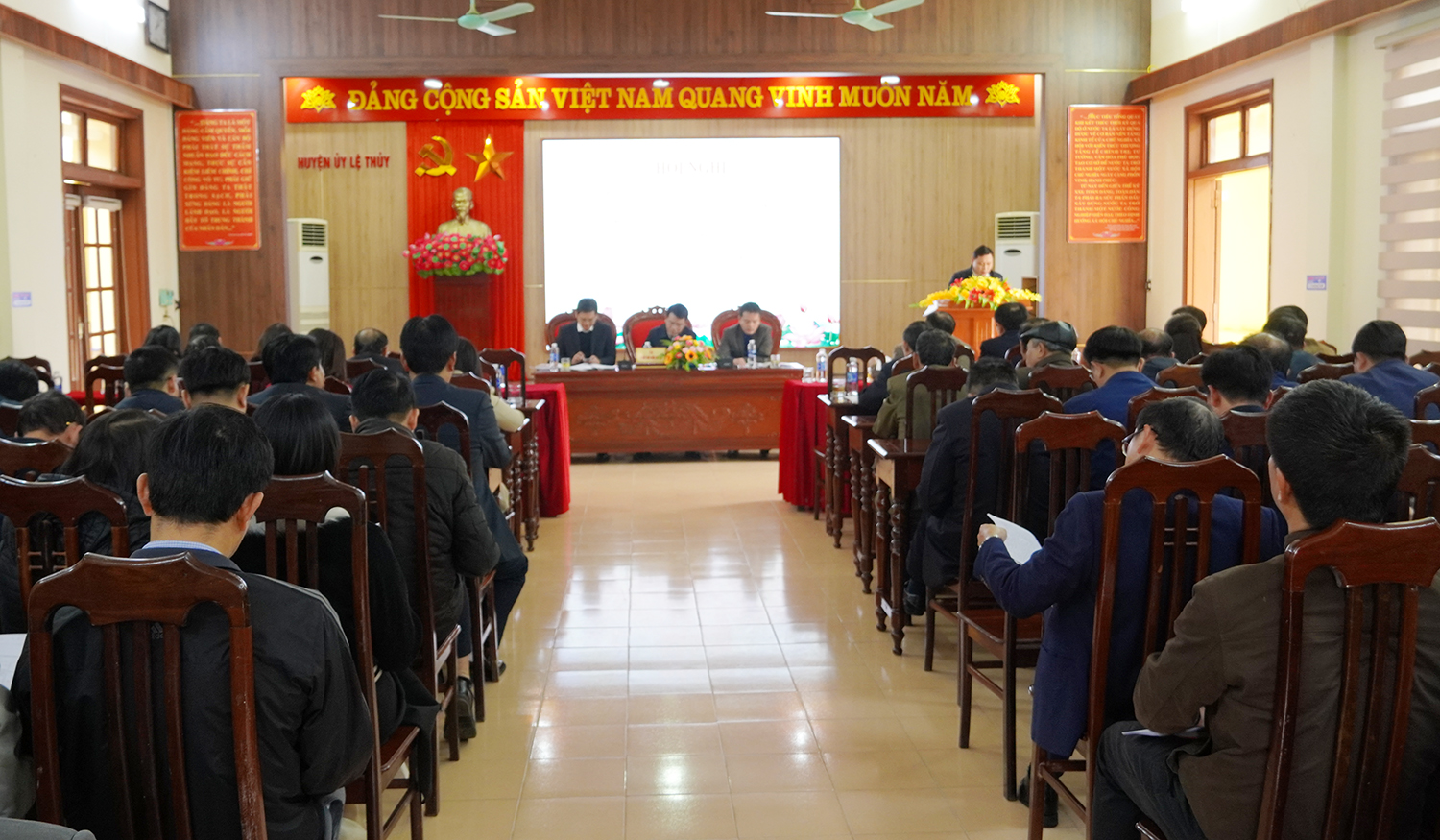 Quang cảnh hội nghị.