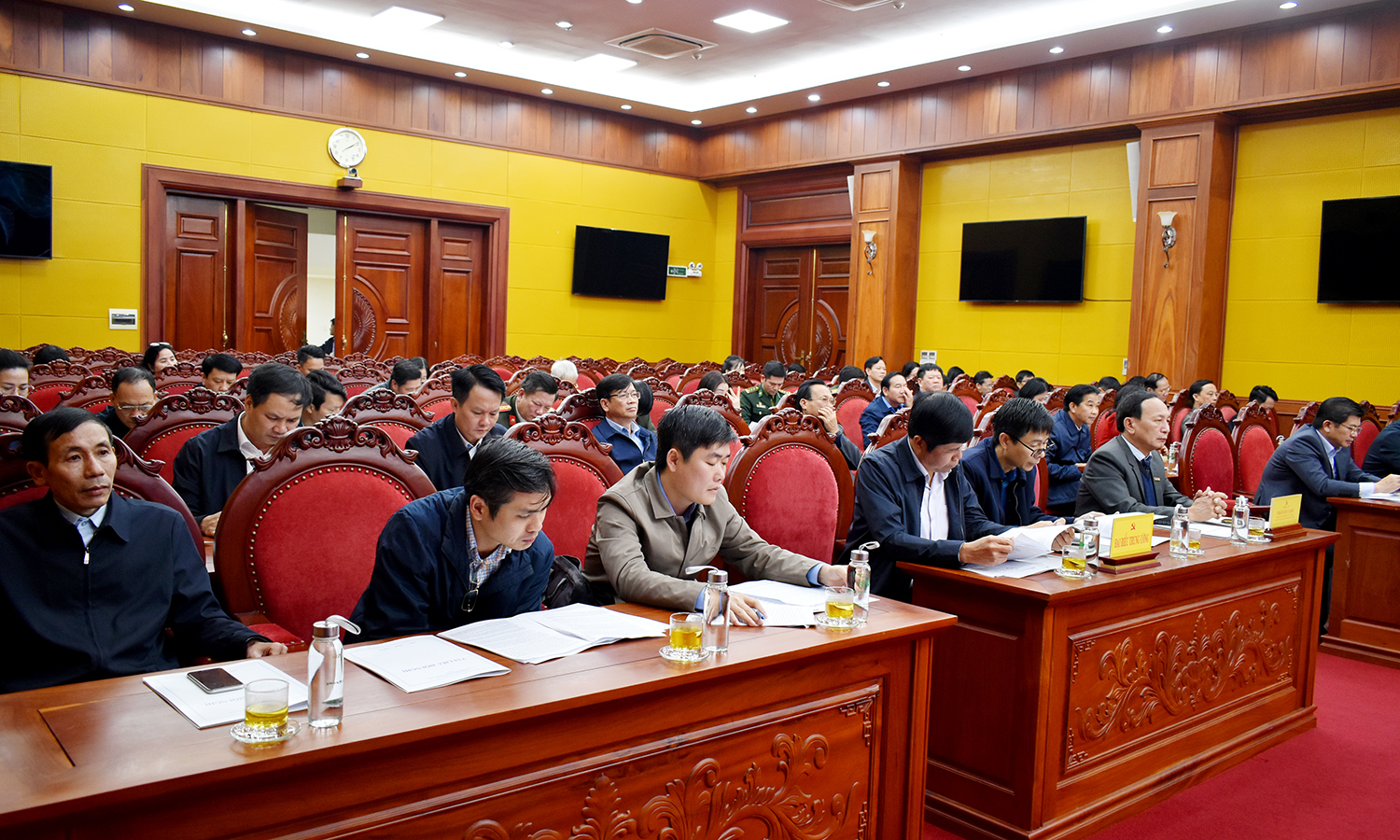 Đồng chí Phó Bí thư Thường trực Tỉnh ủy Trần Hải Châu và các đại biểu tham dự hội nghị tại điểm cầu Quảng Bình.