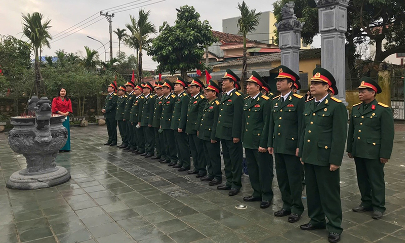 <figure><img alt="Đoàn dâng hương tại Nhà lưu niệm Đại tướng Võ Nguyên Giáp." itemprop="image" data-cke-saved-src="/dataimages/202412/original/images801629_dtll.jpg" src="/dataimages/202412/original/images801629_dtll.jpg" style="width: 800px; height: 480px;"><figcaption class="image_desc">Đoàn dâng hương tại Nhà tưởng niệm Đại tướng Võ Nguyên Giáp.</figcaption></figure>