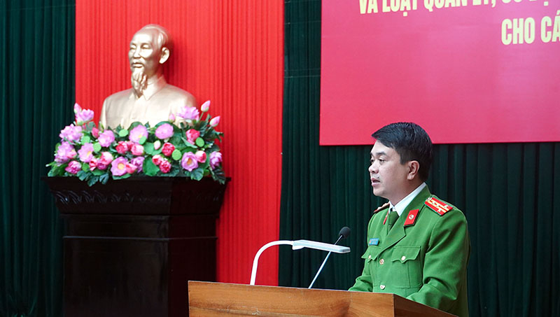 Đại biện lãnh đạo Công an tỉnh phát biểu tại hội