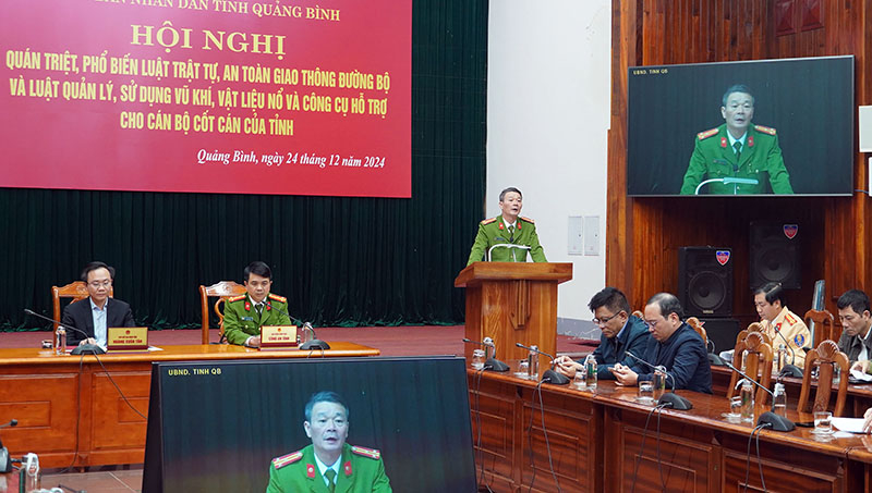 Lãnh đạo Phòng Cảnh sát quản lý hành chính về trật tự xã hội quán triệt nội dung Luật QL,SDVK,VLN và CCHT