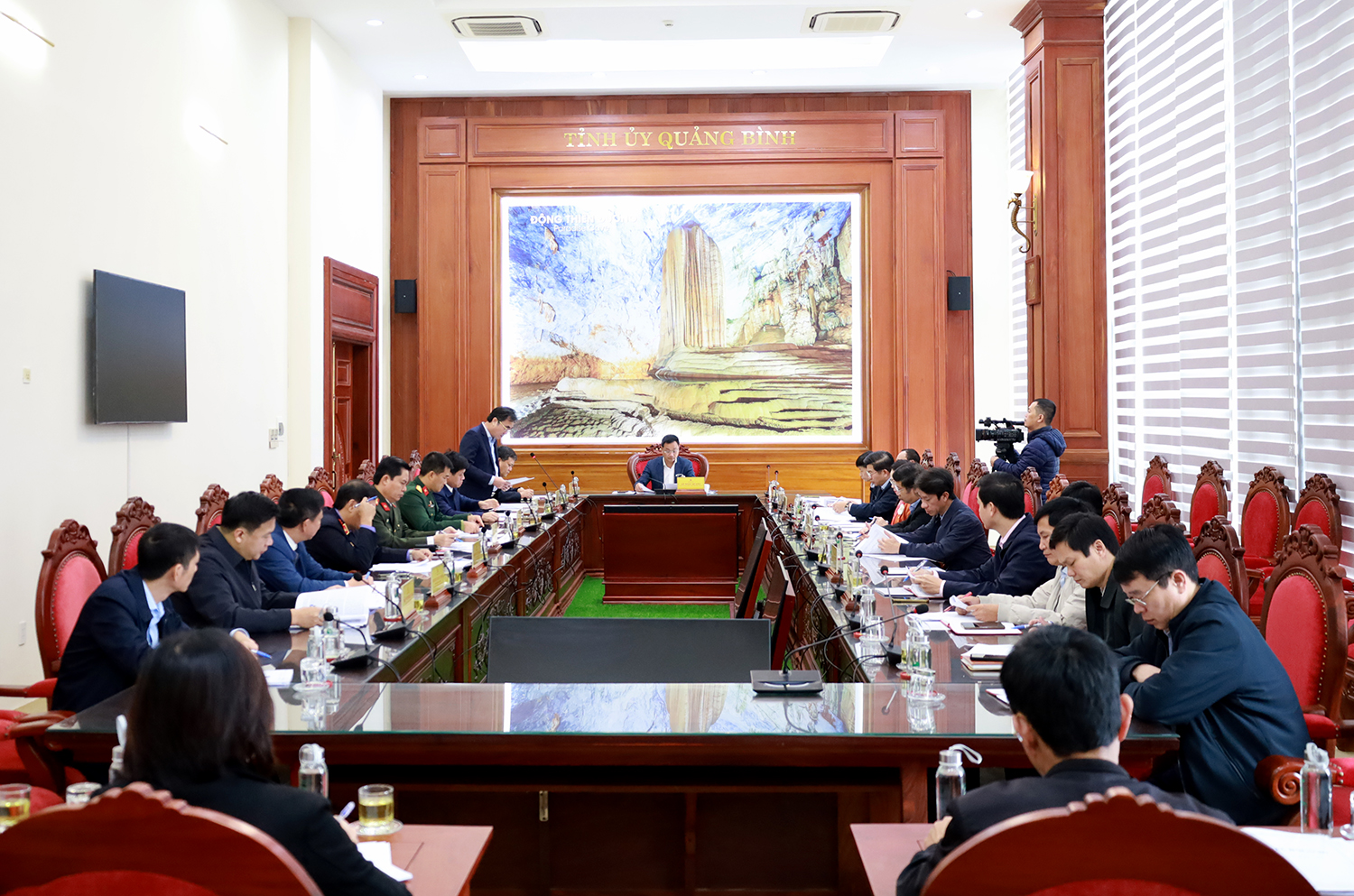 Quang cảnh phiên họp.