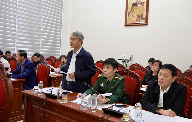 Các đại biểu thảo luận, góp ý tại cuộc họp.
