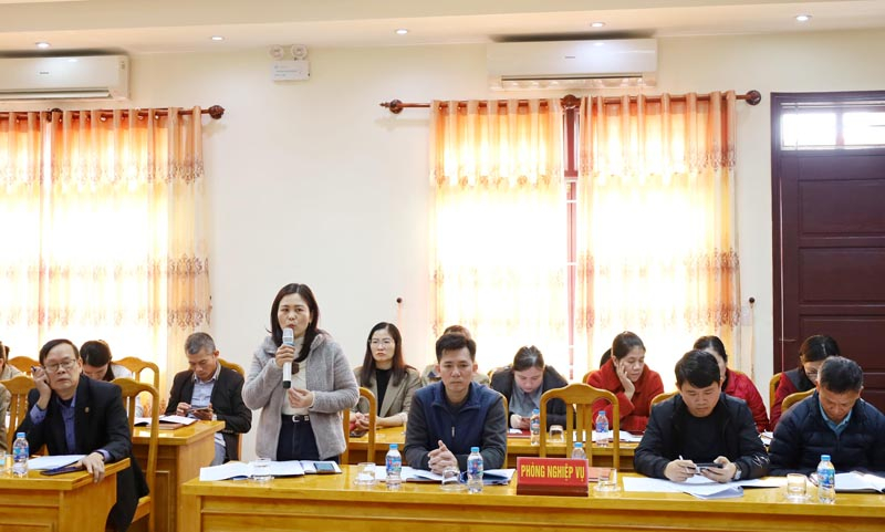 Các đại biểu tiến hành thảo luận, đóng góp ý kiến, đề xuất tại buổi họp báo.