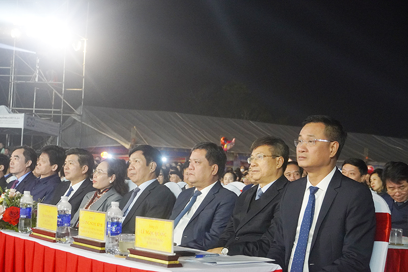 Các đại biểu dự lễ kỷ niệm 150 năm ngày thành lập huyện Tuyên Hóa.