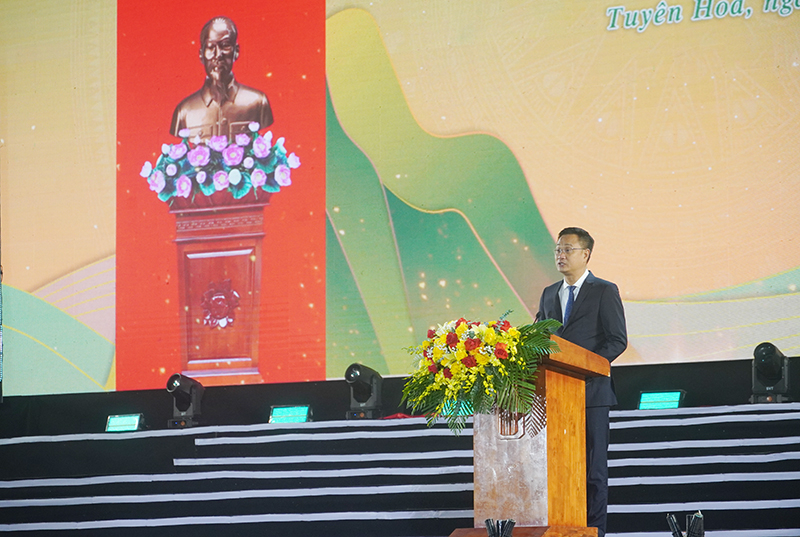 Đồng đồng chí Lê Ngọc Quang, Ủy viên Trung ương Đảng, Bí thư Tỉnh ủy phát biểu tại lễ kỷ niệm 150 năm ngày thành lập huyện Tuyên Hóa.