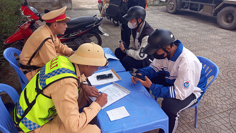 Lực lượng CSGT chú trọng tuần tra, xử lý vi phạm TTATGT trong lứa tuổi học sinh, sinh viên.