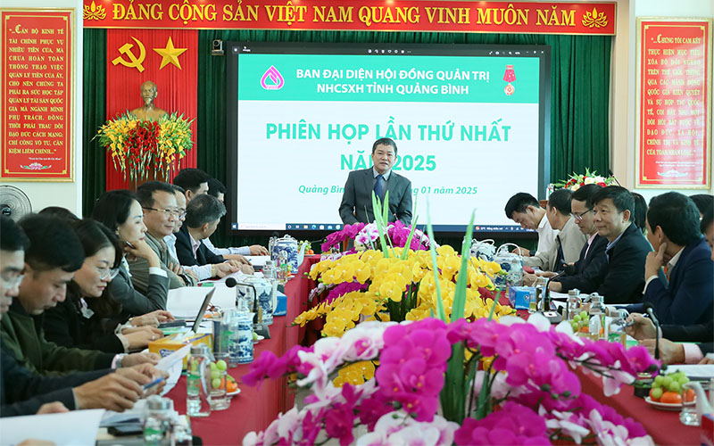 Đồng chí Phó Chủ tịch UBND tỉnh Phan Phong Phú phát biểu chỉ đạo tại hội nghị